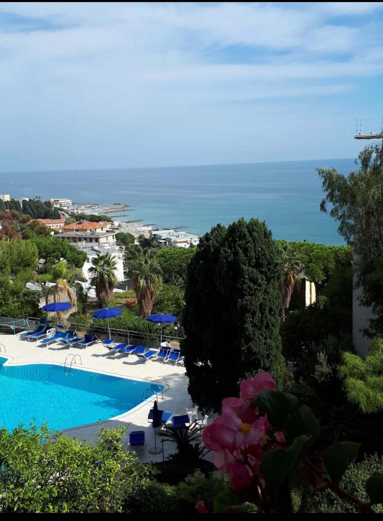 Mamariviera Home Holidays Sanremo - Casa Vista Mare Con Piscina Εξωτερικό φωτογραφία